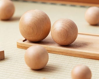 Tiradores de madera con pomos esféricos