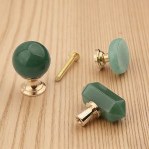 Puxadores de pedra verde com um furo, puxadores redondos para cômoda, puxadores em formato de fatia de minério para gaveta de armário, puxadores para guarda-roupa, puxadores prismáticos para portas de armários.