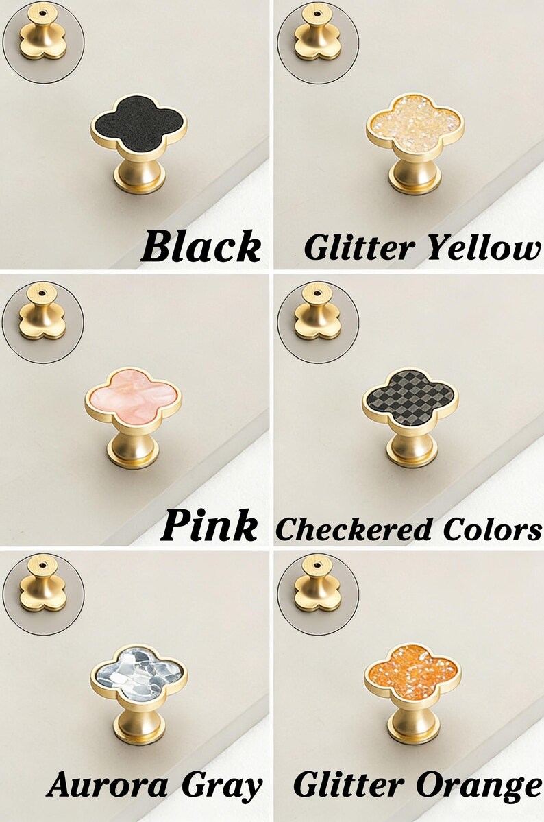 K&ouml;nnte beinhalten: Eine Auswahl an dekorativen Schrankkn&ouml;pfen in Kleeblattform mit goldenen Basen. Die Kn&ouml;pfe sind in verschiedenen Farben erh&auml;ltlich, darunter Schwarz, Glitzergelb, Pink, Schachbrettmuster, Auroragrau und Glitzerorange. Text kennzeichnet jede Farbe.