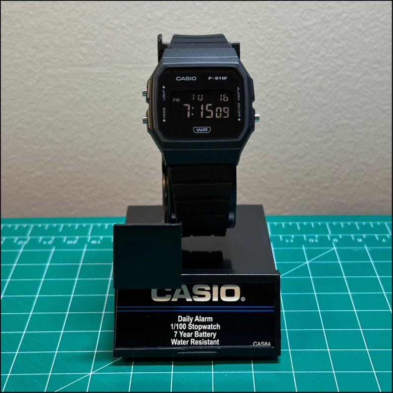 Zegarek Casio F91W z odwróconą modyfikacją – edycja Blackout zdjęcie 3