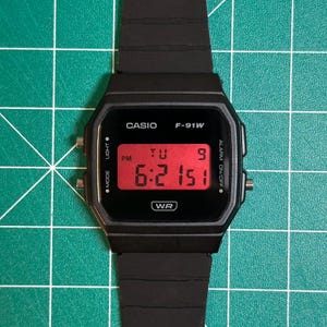 Modifierad Casio F91W "Blood Moon"-klocka, specialdesignad lins och silikonarmband