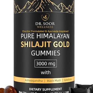 Puede incluir: Un recipiente cilíndrico negro de gomitas Shilajit Gold Pure Himalayan de Dr. Soor Wellness. La etiqueta presenta texto dorado y gráficos de montañas. El recipiente indica que las gomitas contienen 3000 mg y son un suplemento dietético.