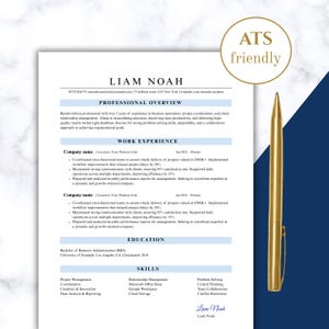 Peut inclure: Un modèle de CV professionnel avec le nom "Liam Noah" en haut. Le CV comprend des sections pour l'aperçu professionnel, l'expérience professionnelle, l'éducation et les compétences. Un stylo doré est positionné sur le côté droit du CV.