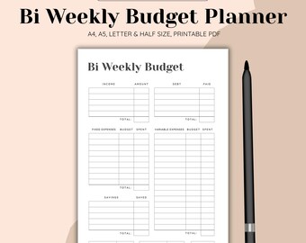 Pode incluir: Um planejador de orçamento quinzenal imprimível com uma caneta preta. O planejador inclui seções para renda, despesas e economias. O texto no planejador diz "Bi Weekly Budget Planner" e "Instant Download PDF". Disponível em A4, A5, Letter & Half Size.