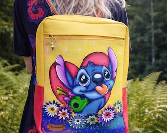 Mochila de Stitch pintada a mano inspirada en Disney: un artículo escolar alegre para adolescentes.