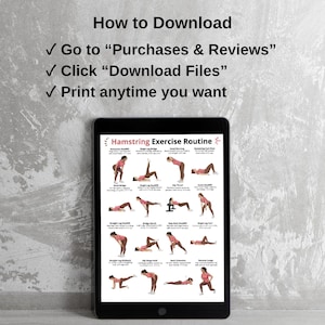 Puede incluir: Una tableta negra muestra una "Rutina de ejercicios de isquiotibiales" con ilustraciones de ejercicios. Encima de la tableta, el texto dice "C&oacute;mo descargar" con instrucciones: "Ir a 'Compras y rese&ntilde;as,' Hacer clic en 'Descargar archivos,' Imprimir cuando quieras."