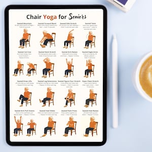 Puede incluir: Una tableta digital muestra una gu&iacute;a de ejercicios de yoga en silla para personas mayores. La gu&iacute;a presenta ilustraciones de varias posturas, incluyendo monta&ntilde;a sentada, flexi&oacute;n hacia adelante y estiramiento lateral. El texto proporciona instrucciones y tiempos de espera.