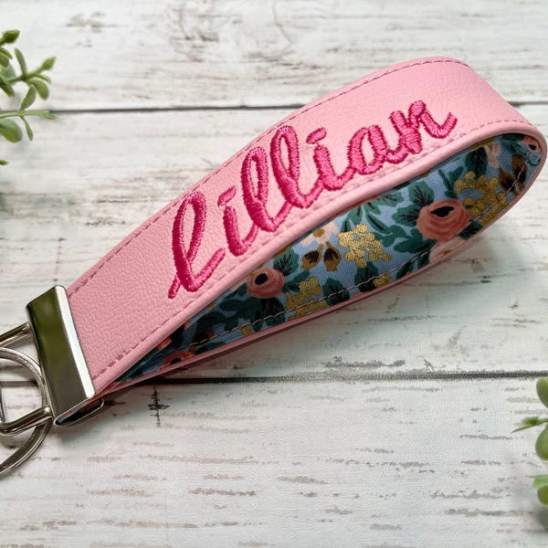 Porte-clés monogrammé au poignet / Porte-clés en vinyle personnalisé / Porte-clés au poignet / Cadeau pour elle / Cadeau pour professeur / Cadeaux de demoiselle d'honneur / simili cuir