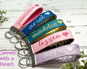 Heart Wristlet Keychain /Personalized Vinyl Keychain /Wristlet Keychain for women /Wedding party gift / Sweet 16 gift/ bridesmaids gifts