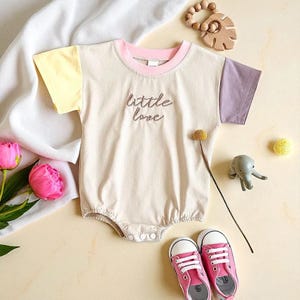 Newborn Baby Letter Romper, Cotton Button-Up Jumpsuit, Summer Infant Onesie for Boys & Girls, Embroidered Casual Outfit