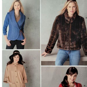 Op de afbeelding: Een naaipatroonblad met vier verschillende jasontwerpen in blauw, bruin, beige en rood. De tekst "sew stylish" is zichtbaar aan de onderkant van het blad.