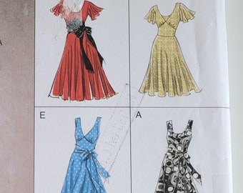 Dress Pattern - Easy Sewing Pattern for Sexy Halter Dress, Sundress with Fitted Midriff - Sizes 8-16 - Bust 31.5 to 38" - Vogue 8470 G