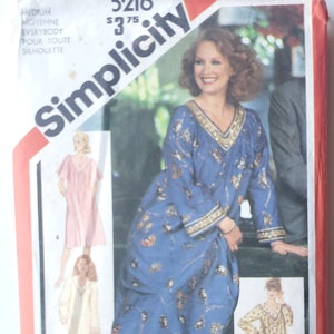 Schnittmuster Kaftan - UNCUT B38 B38 Schnittmuster für Kaftan, Nachthemd, Kleid, Pyjama - Größe Med Büste 96 cm - Einfachheit 5216 G