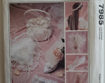 Patrón de accesorios de novia - Patrón de costura sin cortar para velo de novia, guantes, liga y cojín para anillos - McCalls 7985 G