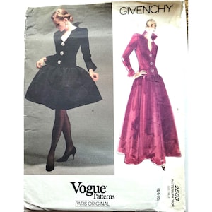 Puede incluir: Patrón de costura vintage de Vogue Patterns con dos diseños de Givenchy. Uno es un vestido negro con corpiño entallado y falda acampanada. El otro es un vestido largo burdeos con cuello alto y botones. El número de patrón es 2583.