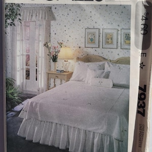 Bedroom Decor Pattern - Vintage Sewing Pattern for Pillow Sham, Bed Cover, Dust Ruffle, Valance and Blue Transfer - McCalls 7937 G