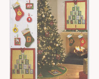 Sewing Pattern for Christmas Decorations Wall Hanging Tree Skirt Stocking Ornament Frame Regtancular Ornament Frame UNCUT Simplicity 2488 S