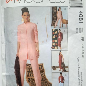 Puede incluir: Patrón de costura McCall's 4081. El patrón presenta a una mujer con un traje rosa claro con cuello mandarín. Imágenes adicionales muestran variaciones del traje. El patrón incluye el texto "Easy McCall's" y "Non-Stop Wardrobe".
