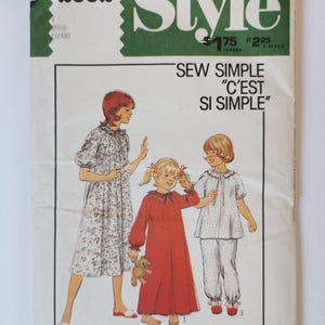 Size 4 Vintage Sewing Pattern for Kids&#39; Nightgown and Pajamas - Girls&#39; Nightie, PJs, Sleepwear - Children&#39;s Chest 23&quot; (63 cm) - Style 2532