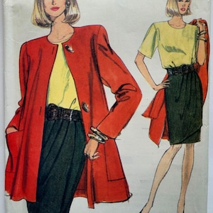 Op de afbeelding: Vintage Very Easy Very Vogue patroon 8115. De illustratie toont een vrouw in een rode jas over een gele top en een donkergroene rok. De patroongrootte is 12-14-16.