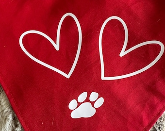 Bandana personalizada para mascotas, roja con estampado de corazón