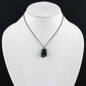 Emerald Crystal Necklace,Natural Green Stone Pendant, Gunmeta Chain Jewelry ,May Birthstone Gift ,Healing Heart Chakra Necklace Gift For Her