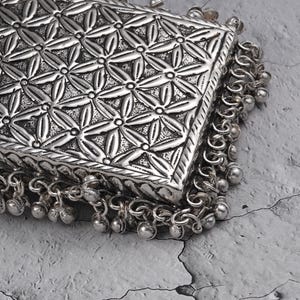 Pochette pour téléphone en cuivre et laiton gravé à la main, sac tribal antique oxydé image 6