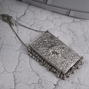 Pochette pour téléphone en cuivre et laiton gravé à la main, sac tribal antique oxydé image 4