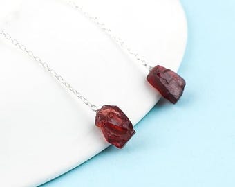Boucles d'oreilles à enfiler grenat rouge brut, plaqué argent, bijoux pendants en cristal naturel