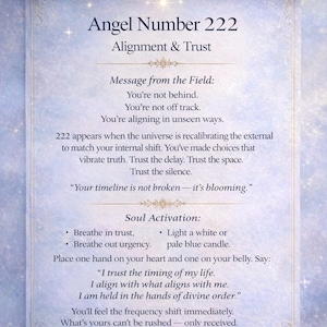 Puede incluir: Imagen en forma de pergamino con el texto "Angel Number 222" y "Alignment & Trust". El texto incluye mensajes sobre confianza y alineación, con una paleta de colores azul claro y blanco. La imagen también incluye el texto "Soul Activation."