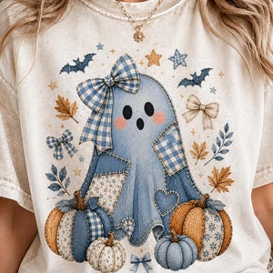 Spookje in jeans PNG, retro Halloween blauw denim spookje PNG, trendy patchwork griezelig spookje PNG, schattig Boo spookje koket PNG, herfst, trendy virale PNG