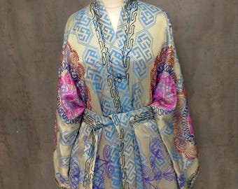 Reversible usbekische Suzani Robe. Vintage bestickter Kaftan mit Ikat. Boho Kimono Mantel. Tragbare Kunst