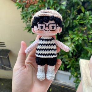 Amigurumi-Puppe, Häkelpuppe Geschenk für Freund, Porträtpuppe, benutzerdefinierte Häkelpuppe vom Foto, Strickpuppe Schlüsselanhänger, Häkelgeschenk für Ihn