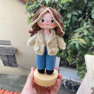 Personalisierte häkeln Geschenk für Mädchen, benutzerdefinierte Häkelpuppe, Puppen aussehen, benutzerdefinierte Puppe vom Foto, Geschenk für Frauen, Häkelpuppe für Tisch