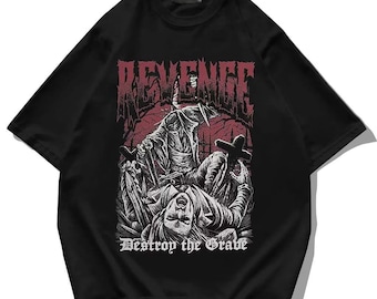 Puede incluir: Camiseta negra con un diseño gráfico. El diseño presenta la palabra "REVENGE" en rojo sobre una ilustración de una figura con un cuchillo. Las palabras "Destroy the Grave" están debajo.