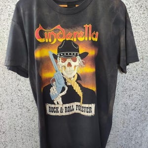 Vintage 1980-tals Koboy Dark Skull Cinde-Rella Tour Album Japan svart kortärmad unisexskjorta S-5XL