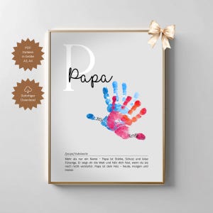 Könnte beinhalten: Gerahmter Druck mit dem Wort "Papa" in eleganter Schrift, mit einem farbenfrohen Handabdruck-Design in Blau-, Rot- und Rosatönen. Der Druck enthält Text und dekorative Elemente, perfekt als Geschenk zum Vatertag.