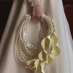 Handmade Pearl Handle Calla Lily Bouquet: Modern Bridal Accessory