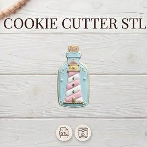 Puede incluir: Cortador de galletas con forma de faro dentro de una botella. El faro tiene rayas rosas y blancas, una parte superior amarilla y una botella azul. El texto "COOKIE CUTTER STL" se muestra en la parte superior.