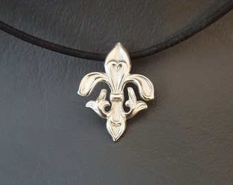 Intricate Sterling Silver Fleur de Lis Pendant