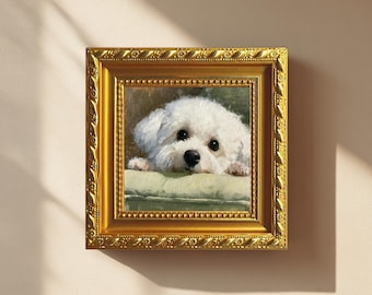 Bichón Frisé blanco y esponjoso asomándose por encima del sofá, retrato de mascota pintado al óleo, arte en miniatura pintado a mano, pequeño cuadro de perro enmarcado.