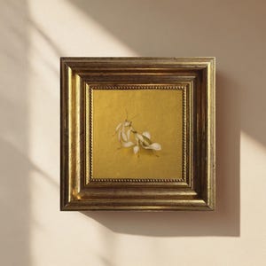 Orchideenmantis auf Gold, verspieltes Ölgemälde einer Gottesanbeterin, handgemalt, klein gerahmt, 4x4 Original-Wandbild, einzigartiges Naturgeschenk, Wohndekoration