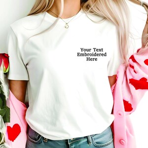 Personalisiertes gesticktes T-Shirt, personalisiert mit Ihrem benutzerdefinierten Text, das zum Unisex-T-Shirt passt