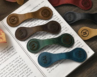 Marcapáginas magnético de cuero grabado, marcapáginas magnético con nombre personalizado, marcapáginas de cuero con iniciales, regalo artesanal para amantes de los libros, regalo para él o ella.