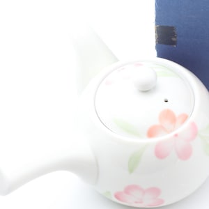 Vintage japanische Kyusu-Teekanne mit Blumenmuster, Arita Ware Porzellan-Teekanne mit Sieb, Kawaii-Teekanne mit rosa Blumenmuster, Neuware aus altem Lagerbestand
