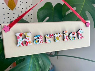Targhetta Personalizzata Per Porta Cameretta – Manufaktur Liebevoll – Motivo Arcobaleno Laila – Regalo Di Nascita E Battesimo