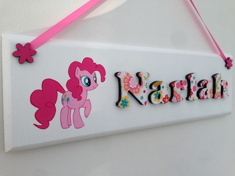 Girls' wooden bedroom name plate with floral lettering and Etsy