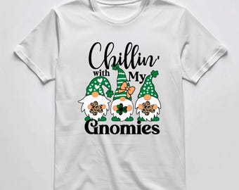 Relaxando com meus gnomos no Dia de São Patrício.