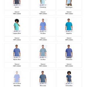 K&ouml;nnte beinhalten: Eine Auswahl an T-Shirts in verschiedenen Farben, darunter Denim, Chambray, Hortensie, Lagunenblau, Flo Blue, Saphir, Mystic Blue, Eisblau, Periwinkle, Neonblau, Blue Jean und China Blue. Jedes Shirt ist mit seiner Farbe und der Marke "JIFFY 1st" gekennzeichnet.