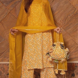 Conjunto de traje de algodón amarillo mostaza con dupatta de organza | Conjunto kurta palazzo con estampado floral | Ropa étnica india para mujer | Atuendo festivo y bohemio